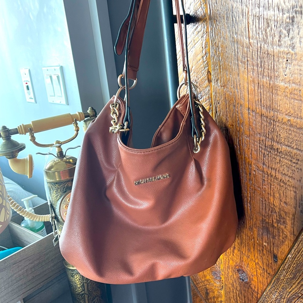 Not Authentic Michael Kors handbag/purse